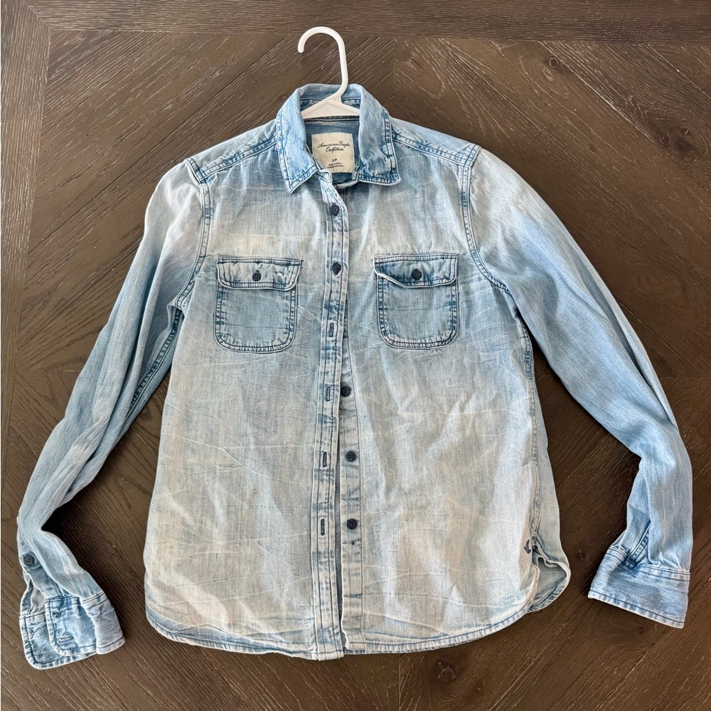 American Eagle Denim Chambray Button Up Shirt Women’s Small S/P Light Wash